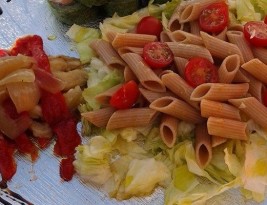 MACARRONES DE ESPELTA CON ROLLITO DE ACELGAS Y SALMON